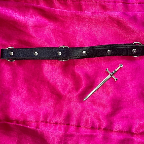 New Sword Thigh Garter 🖤🗡️ - Picture 2 of 2